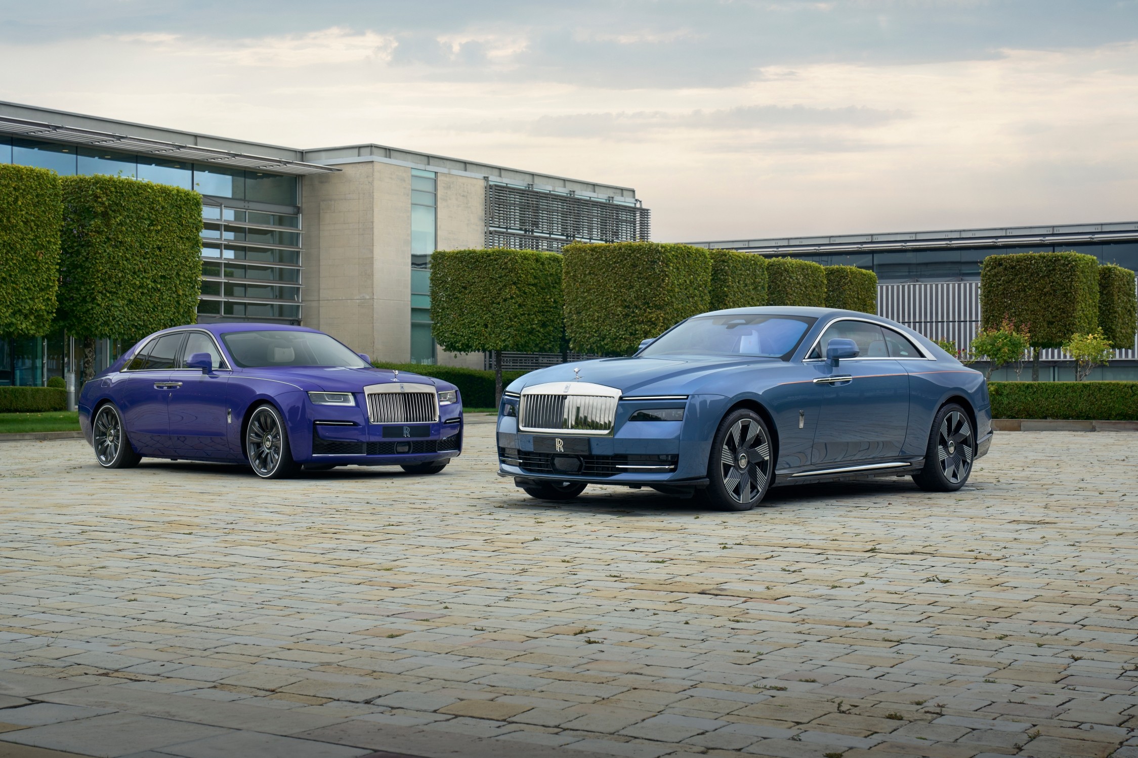 Rolls-Royce mang Spectre và Ghost trình lãm tại Salon Privé, Concours d'Elegance