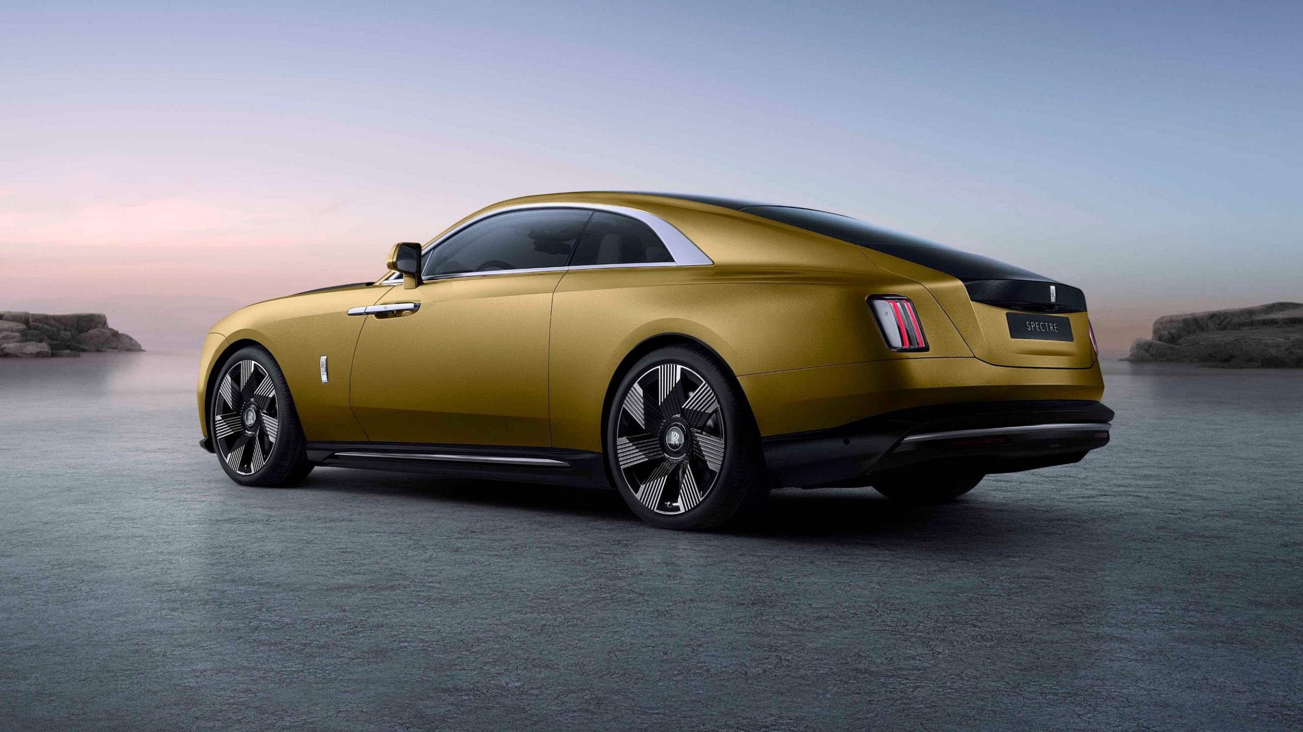Vì sao Rolls-Royce đến hôm nay mới bước vào sân chơi điện khí hóa?